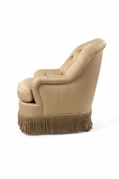English Victorian Style Beige Tufted Fringed Tub Armchair - 4660404