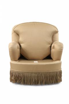English Victorian Style Beige Tufted Fringed Tub Armchair - 4660407