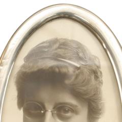 English Victorian Style Silver Oval Picture Frame - 4672017