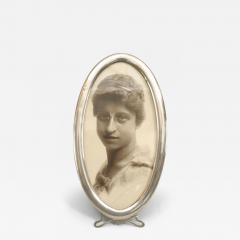 English Victorian Style Silver Oval Picture Frame - 4717106