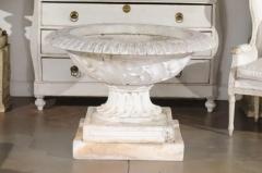 English Vintage 20th Century Cast Stone Fountain with Scoop and Foliage Motifs - 3472607
