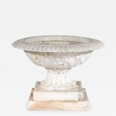 English Vintage 20th Century Cast Stone Fountain with Scoop and Foliage Motifs - 3479195