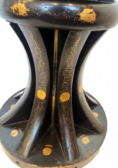 Englsh Regency style chinoiserie black lacquered and decorated round pedestal en - 4660580