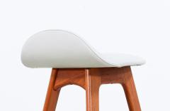 Erik Buch Erik Buch Sculpted Teak White Leather Bar Stools for Oddense Maskinsnedkeri - 2964576