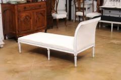 European Neoclassical 1830s Painted Daybed with Carved Rosettes and Fluted Legs - 3498302