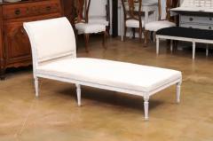 European Neoclassical 1830s Painted Daybed with Carved Rosettes and Fluted Legs - 3498333