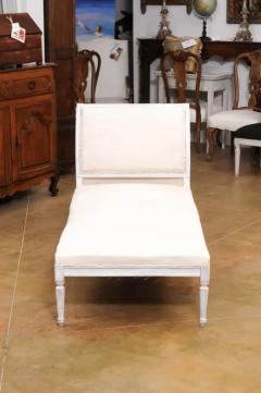 European Neoclassical 1830s Painted Daybed with Carved Rosettes and Fluted Legs - 3498339