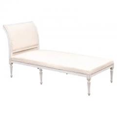 European Neoclassical 1830s Painted Daybed with Carved Rosettes and Fluted Legs - 3498399