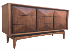 Expertly Restored United Furniture Walnut Diamond Triple Dresser 9 Drawers 1960s - 2721347