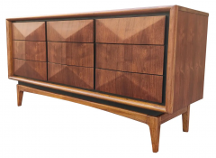Expertly Restored United Furniture Walnut Diamond Triple Dresser 9 Drawers 1960s - 2721376