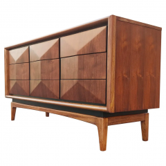 Expertly Restored United Furniture Walnut Diamond Triple Dresser 9 Drawers 1960s - 2721406