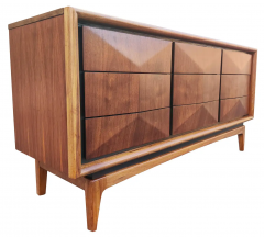 Expertly Restored United Furniture Walnut Diamond Triple Dresser 9 Drawers 1960s - 2721526