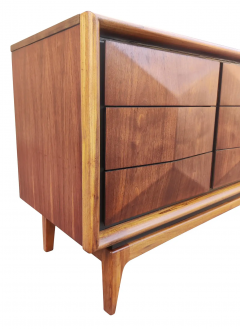Expertly Restored United Furniture Walnut Diamond Triple Dresser 9 Drawers 1960s - 2721539