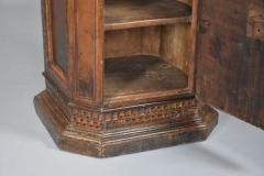 Extremely rare Tuscan 15thc Renaissance walnut sacristy cabinet - 4805549