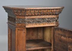Extremely rare Tuscan 15thc Renaissance walnut sacristy cabinet - 4805550