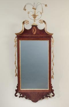 FEDERAL HEPPLEWHITE LOOKING GLASS WITH AN INLAID CONCH SHELL - 3013842