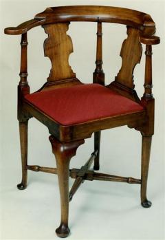 FINE AND RARE QUEEN ANNE CORNER CHAIR - 3060594