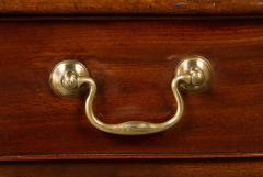 FINE QUALITY CHIPPENDALE PERIOD MAHOGANY SERPENTINE CHEST OF DRAWERS - 771342