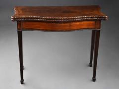 Fine 18thc serpentine mahogany card table of exceptional patina - 4755988