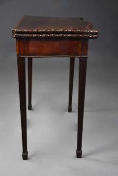 Fine 18thc serpentine mahogany card table of exceptional patina - 4756001