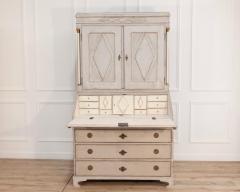 Fine Swedish three part bureau with charming carvings and marble painted columns - 4506612
