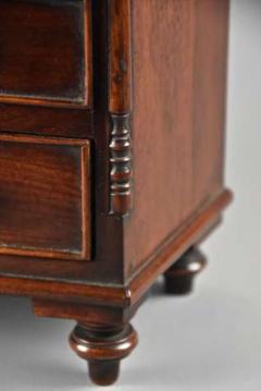 Fine quality mid 19thc mahogany miniature bow front chest of drawers - 4755935