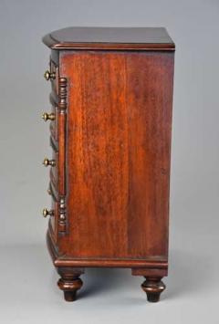 Fine quality mid 19thc mahogany miniature bow front chest of drawers - 4755936