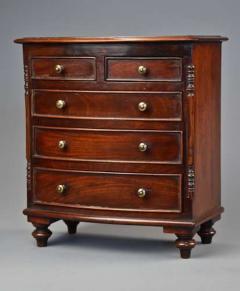 Fine quality mid 19thc mahogany miniature bow front chest of drawers - 4755940