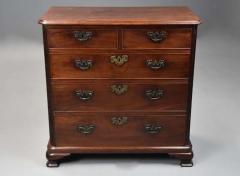 Fine quality small George III mahogany chest of drawers - 4806193