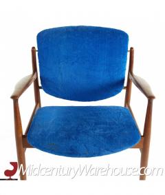 Finn Juhl Finn Juhl Mid Century FJ136 Teak Lounge Chairs Pair - 3092132