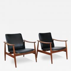 Finn Juhl Impressive Pair of Scandinavian Modern Armchairs by Finn Juhl - 4025038