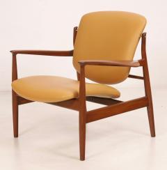 Finn Juhl Impressive Pair of Scandinavian Modern Lounge Chairs Designed by Finn Juhl - 3333759
