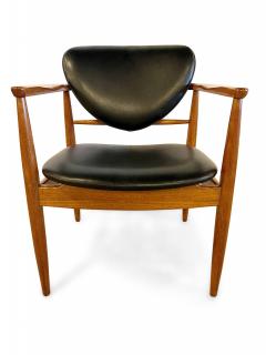 Finn Juhl John Stuart Set of 14 Danish Mid Century Walnut and Black Leather Chairs - 4273400