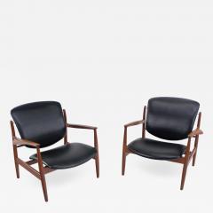 Finn Juhl Pair of Illusive Scandinavian Modern Armchairs Designed by Finn Juhl - 998553