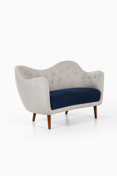 Finn Juhl Sofa in Stained Beech Legs and Reupholstered by Finn Juhl 1946 - 4479095
