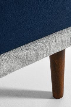 Finn Juhl Sofa in Stained Beech Legs and Reupholstered by Finn Juhl 1946 - 4479099