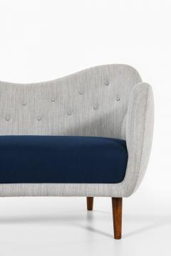 Finn Juhl Sofa in Stained Beech Legs and Reupholstered by Finn Juhl 1946 - 4479106