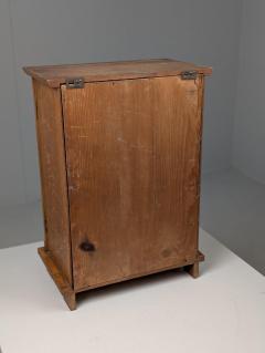 Finnish Art Nouveau Wall Cabinet in Quartersawn Oak Brass Early 20th Century - 4482594