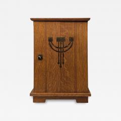 Finnish Art Nouveau Wall Cabinet in Quartersawn Oak Brass Early 20th Century - 4490902