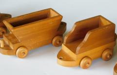 Five piece wooden train set attributed to Montgomery Schoolhouse Vermont - 2130249