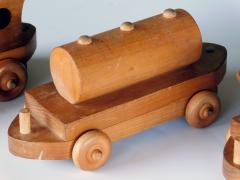 Five piece wooden train set attributed to Montgomery Schoolhouse Vermont - 2130251