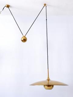 Florian Schulz Elegant Counterweight Brass Pendant Lamp Onos 55 by Florian Schulz 1970s - 3199943