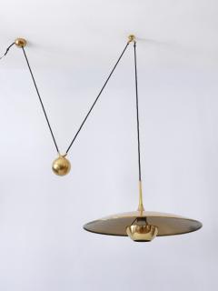 Florian Schulz Elegant Counterweight Brass Pendant Lamp Onos 55 by Florian Schulz 1970s - 3199945