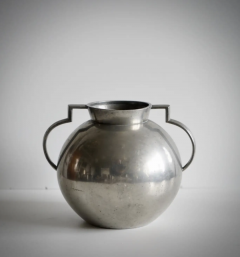 Folke Arstr m A pewter vase by FOLKE ARSTR M - 4286344