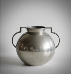 Folke Arstr m A pewter vase by FOLKE ARSTR M - 4286360