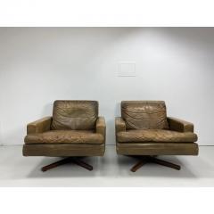 Fredrik Kayser 1970s Pair of Fredrik Kayser Leather Swivel Lounge Chairs - 2926889