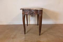 French 1720s R gence Period Walnut Console Table with Original Marble Top - 3736940