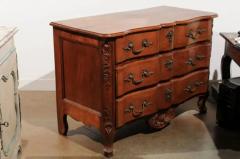 French 1720s Regence Walnut Commode in the Manner of the Thomas and Pierre Hache - 3417018