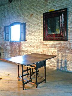 French 17th Century Louis XIII Walnut and inlaid Drop Leaf Table - 4145899