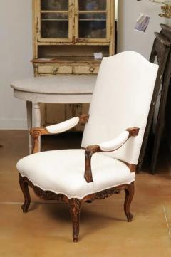 French 1840s Louis XV Style Walnut Fauteuil with Carved Accents and Upholstery - 3472749
